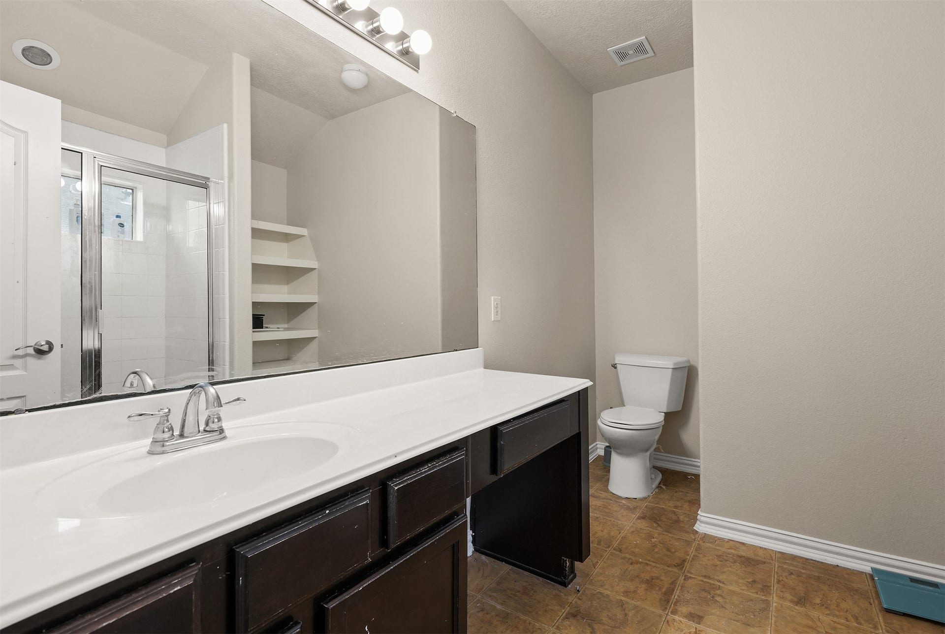 9210 Creekside Drive, Hitchcock, TX 77563 9210 Creekside Drive, Hitchcock, TX 77563