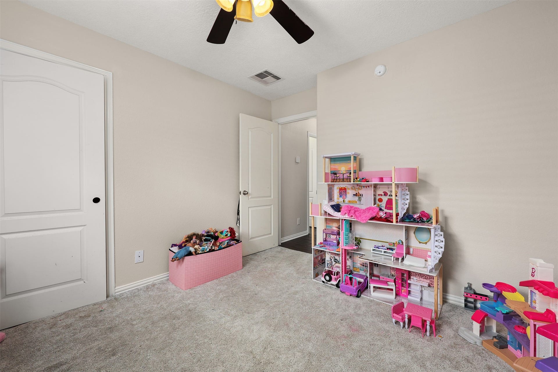 9210 Creekside Drive, Hitchcock, TX 77563 9210 Creekside Drive, Hitchcock, TX 77563