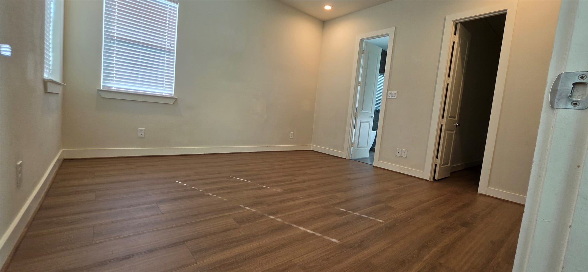 2980 Alice Street, Houston, TX 77054 Primary bedroom with laminate floors
