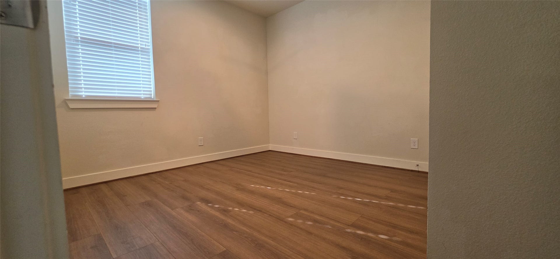 2980 Alice Street, Houston, TX 77054 Secondary bedroom with laminate floors