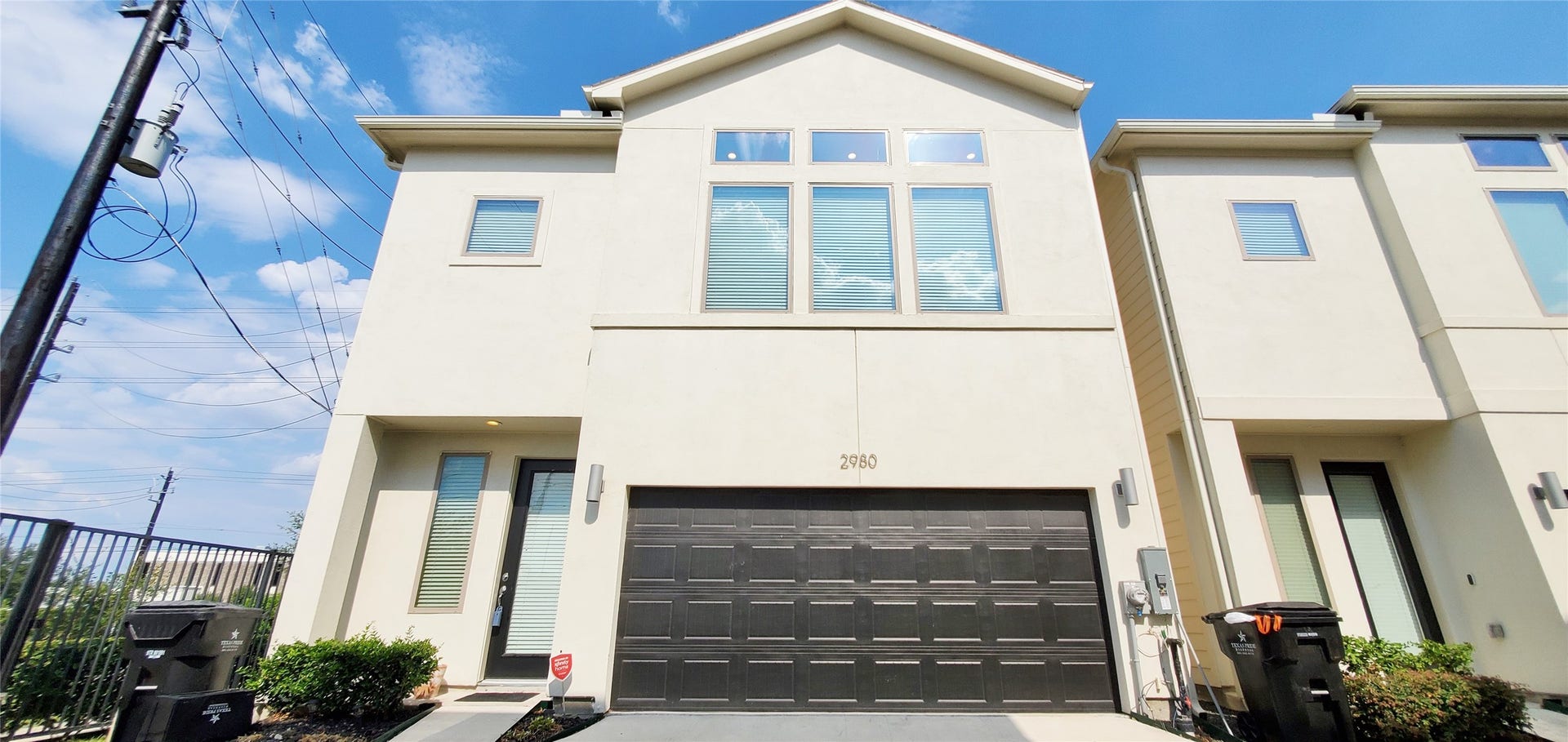 2980 Alice Street, Houston, TX 77054 Corner patio home with lots of natural light. 2 car attached garage