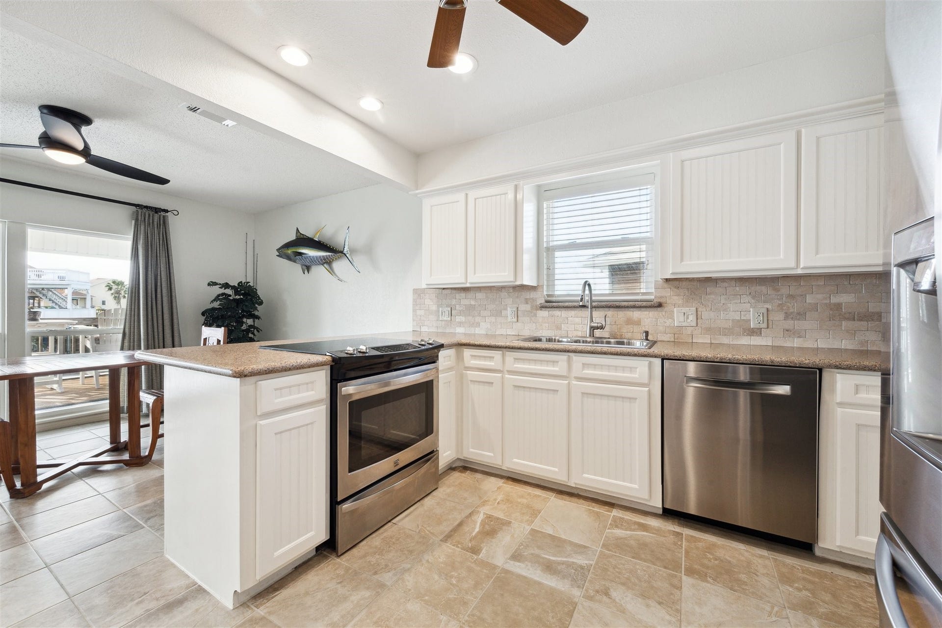 223 Easterly Drive, Tiki Island, TX 77554 223 Easterly Drive, Tiki Island, TX 77554