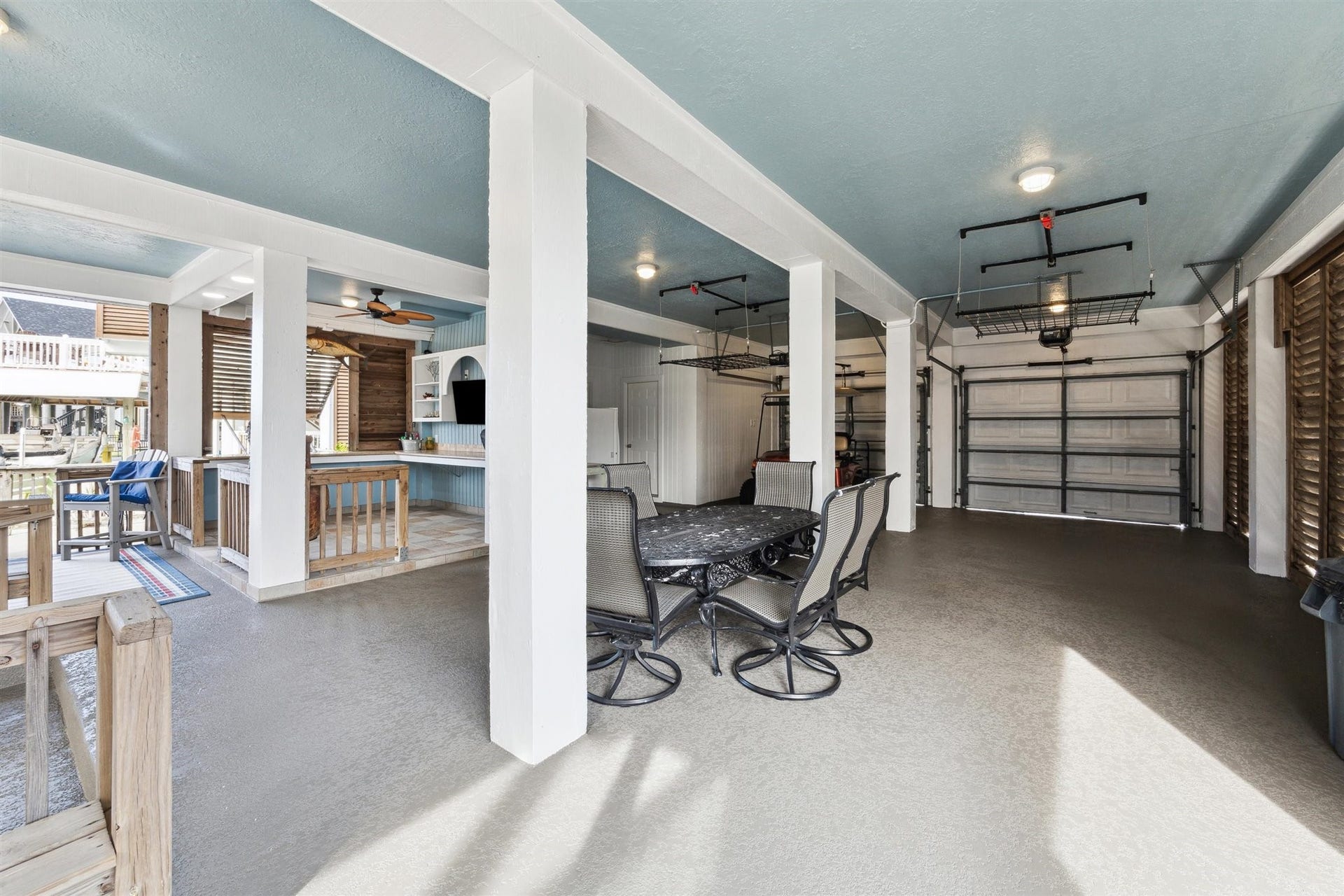 223 Easterly Drive, Tiki Island, TX 77554 223 Easterly Drive, Tiki Island, TX 77554