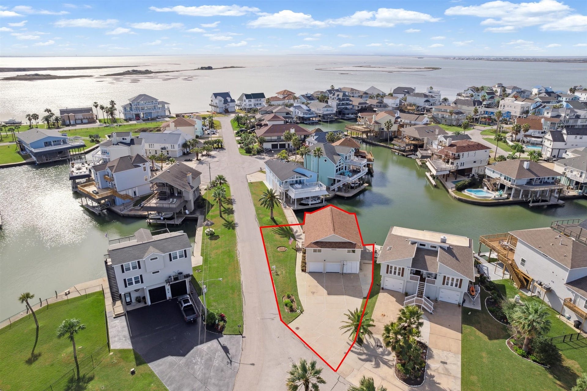 223 Easterly Drive, Tiki Island, TX 77554 223 Easterly Drive, Tiki Island, TX 77554