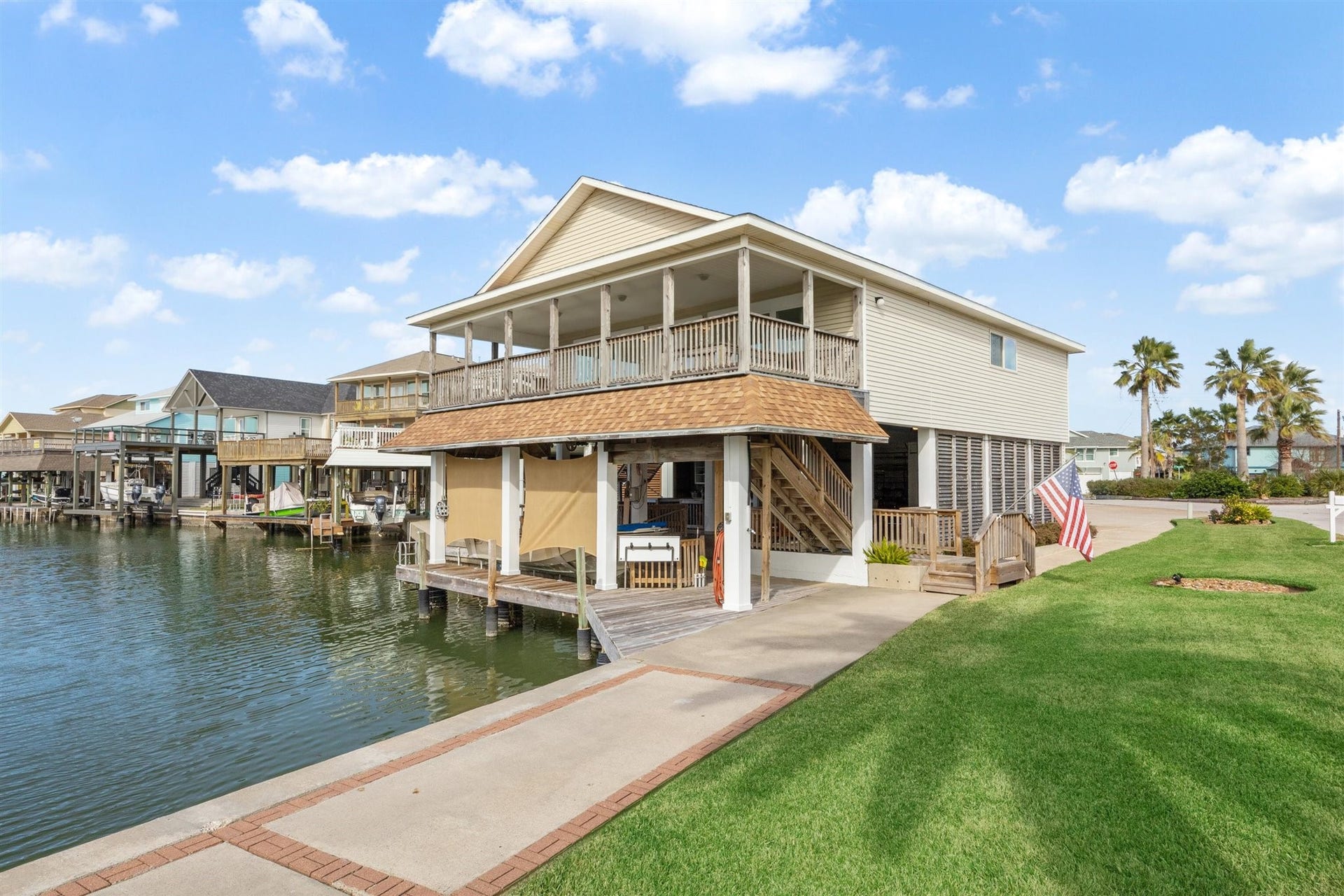 223 Easterly Drive, Tiki Island, TX 77554 223 Easterly Drive, Tiki Island, TX 77554