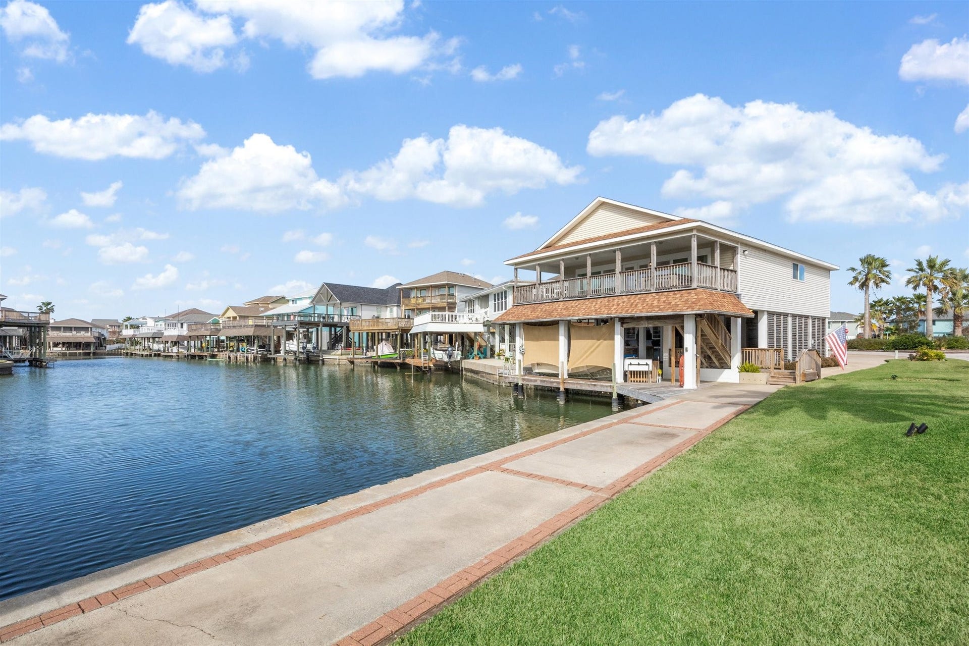223 Easterly Drive, Tiki Island, TX 77554 223 Easterly Drive, Tiki Island, TX 77554