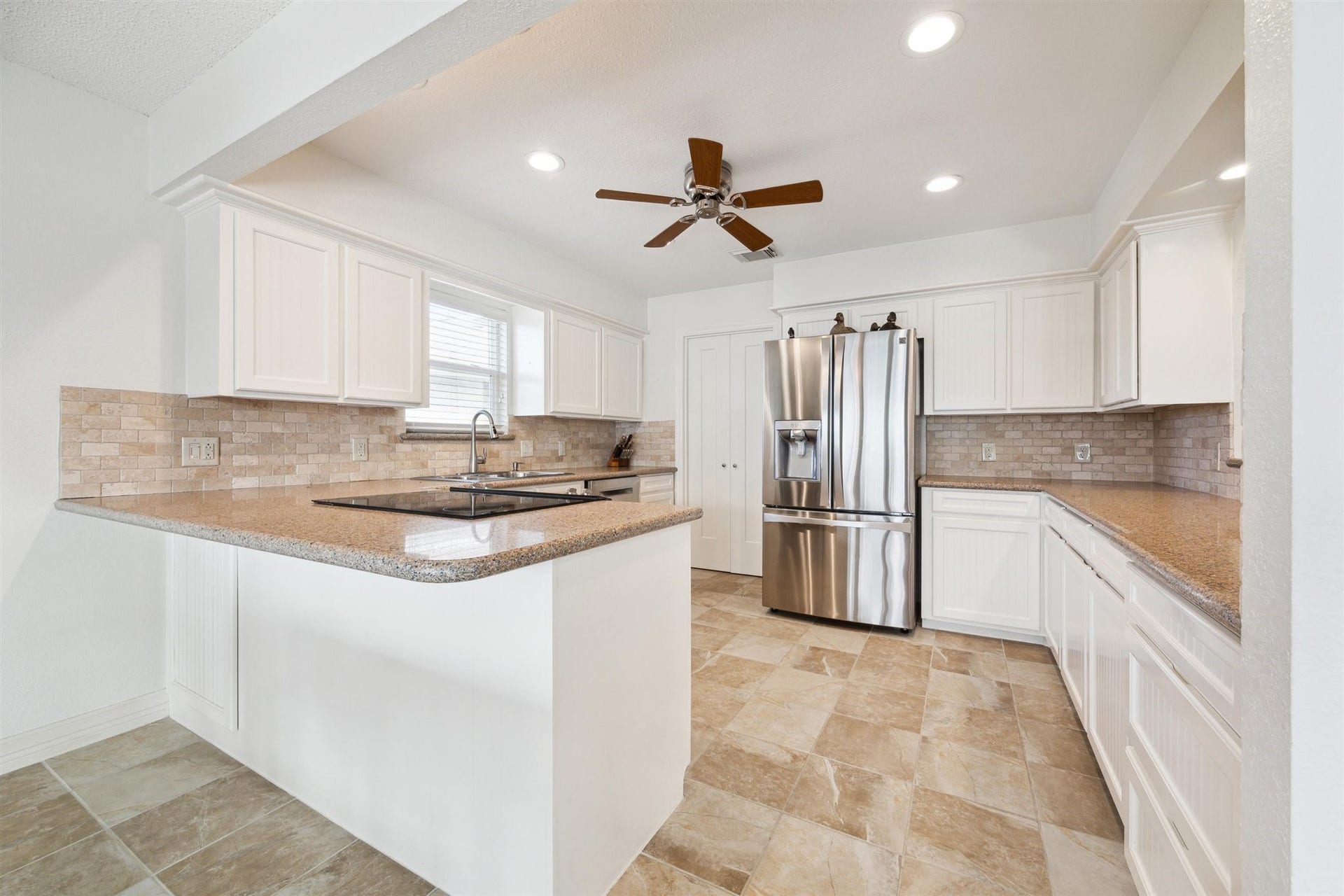 223 Easterly Drive, Tiki Island, TX 77554 223 Easterly Drive, Tiki Island, TX 77554