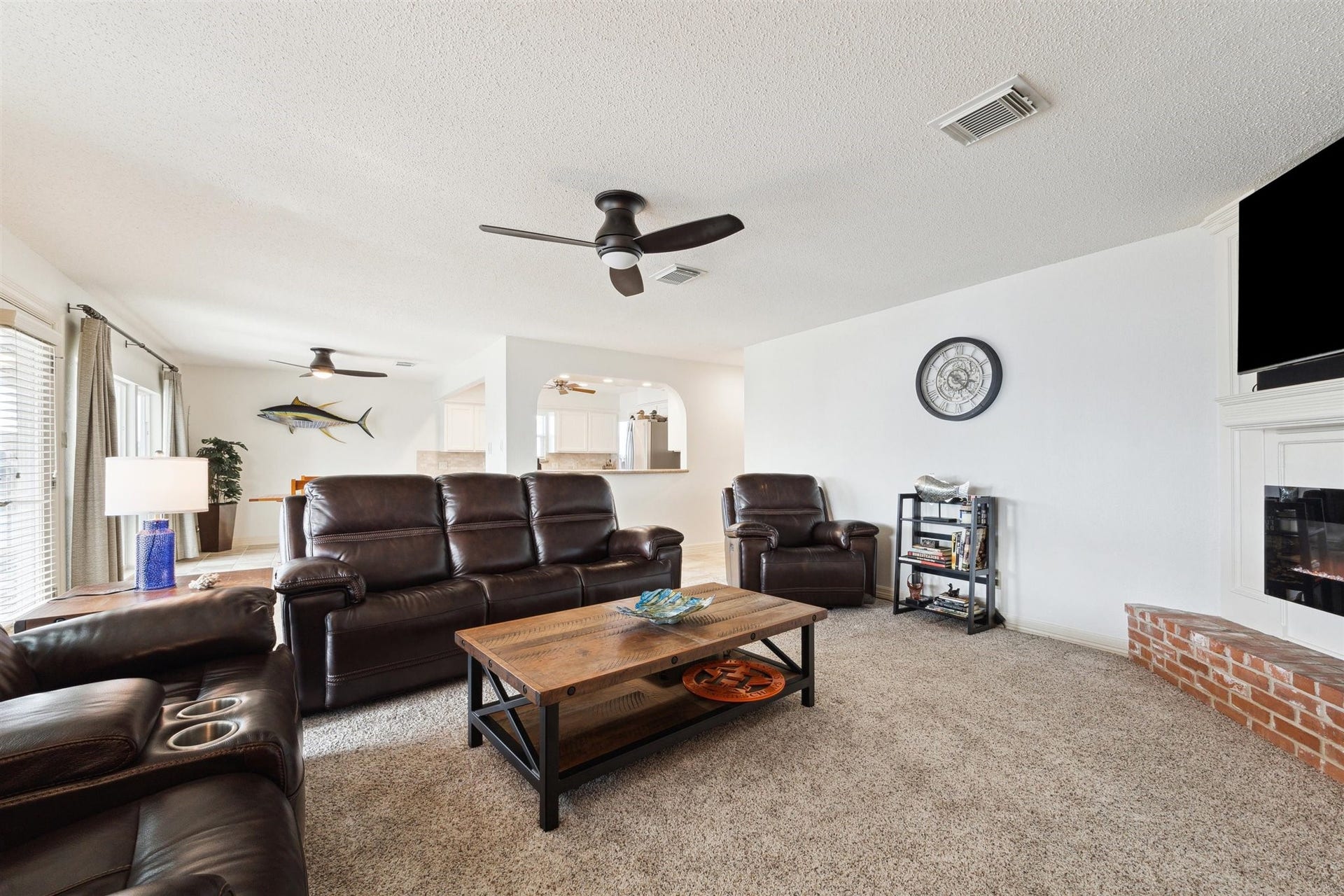 223 Easterly Drive, Tiki Island, TX 77554 223 Easterly Drive, Tiki Island, TX 77554
