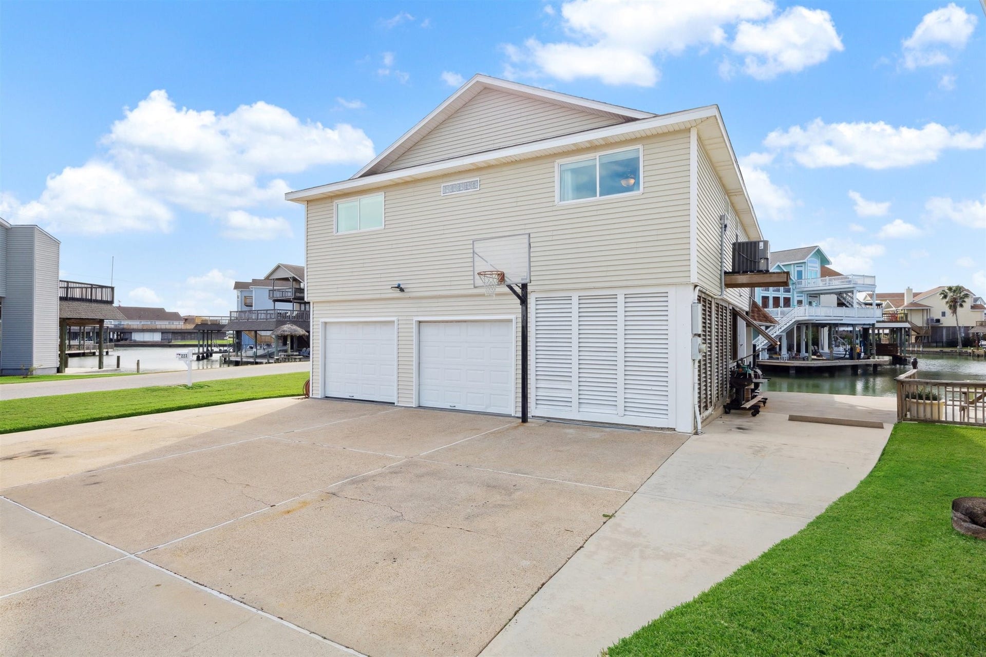 223 Easterly Drive, Tiki Island, TX 77554 front drive has room for expansion