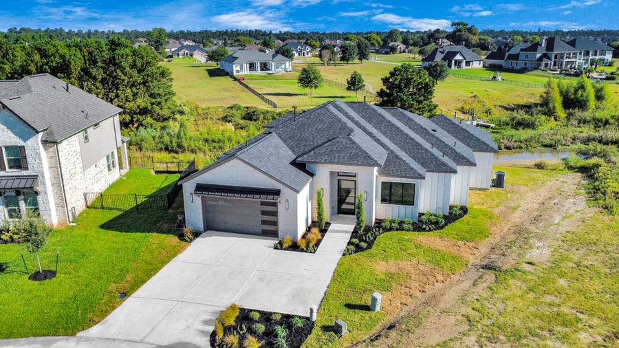 Property photo for 299 Peninsula Point Drive, Montgomery, TX