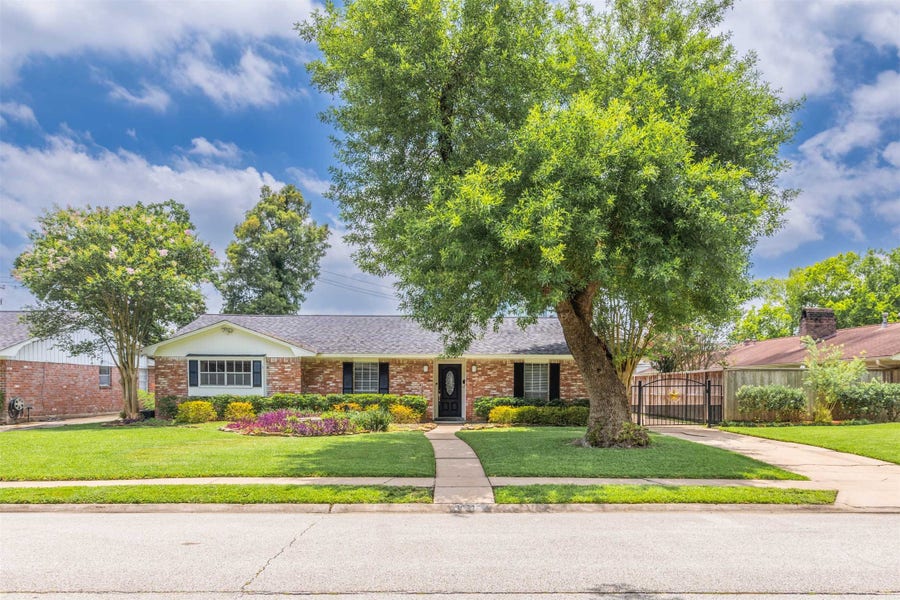 Property photo for 10715 WICKERSHAM LN, Houston, TX