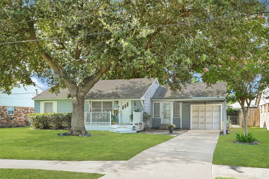 Property photo for 202 W 5th Street, Deer Park, TX