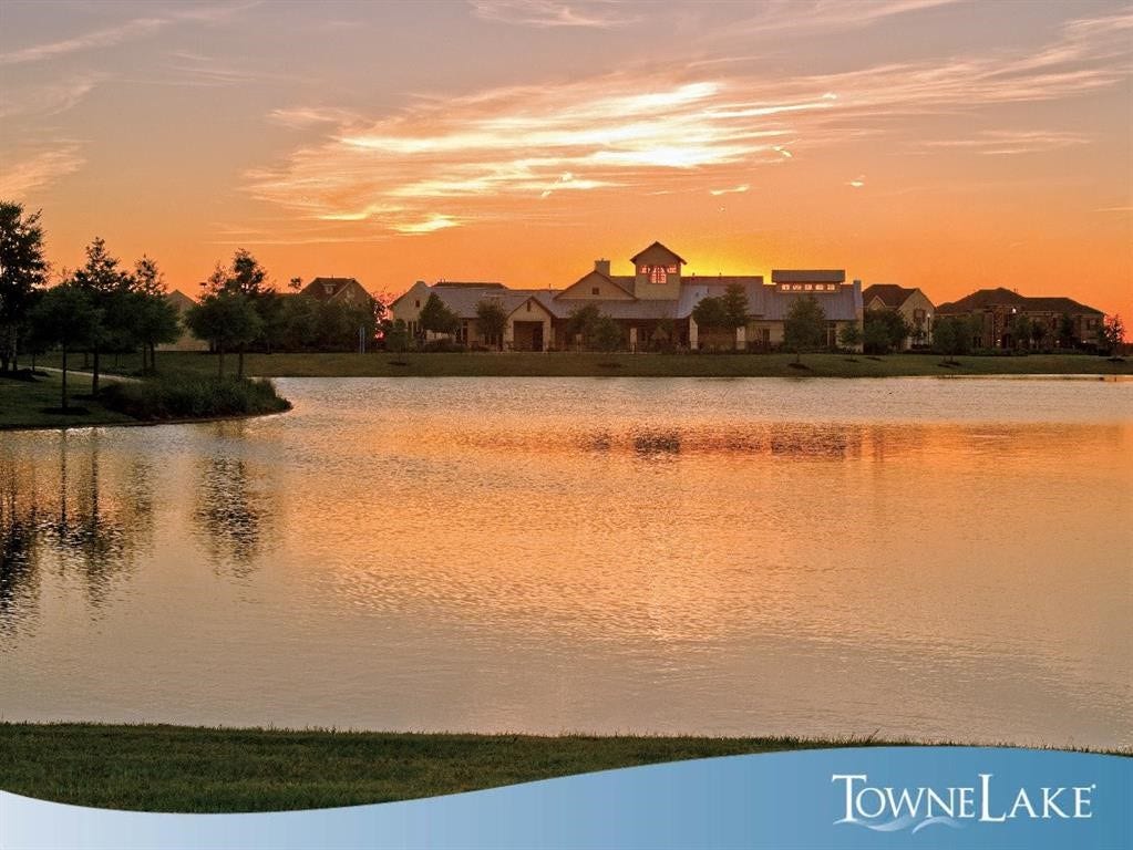 17931 Pecan Bayou Lane, Cypress, TX 77433 Towne Lake is an amenity rich community including a 300-acre private recreational lake, connected trails, waterways, scenic coves, pools, parks, rec. ctr., dining and shopping.