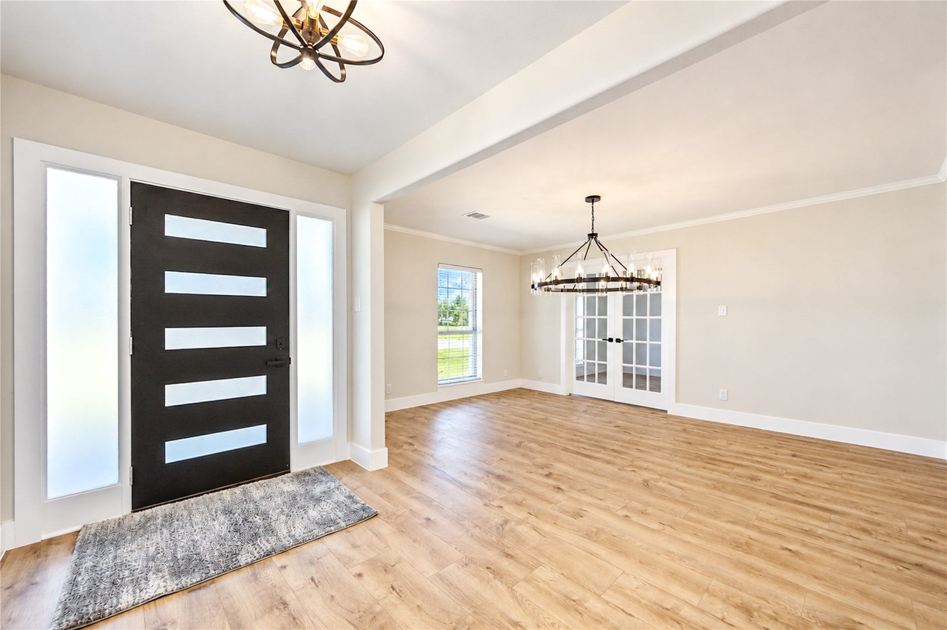 10607 Del Monte Drive, Houston, TX 77042 Beautifully updated entry features a contemporary front door with frosted-glass sidelights for privacy, new wide-plank engineered wood flooring, and crisp Shaker-style door casings and baseboards carried throughout the home.