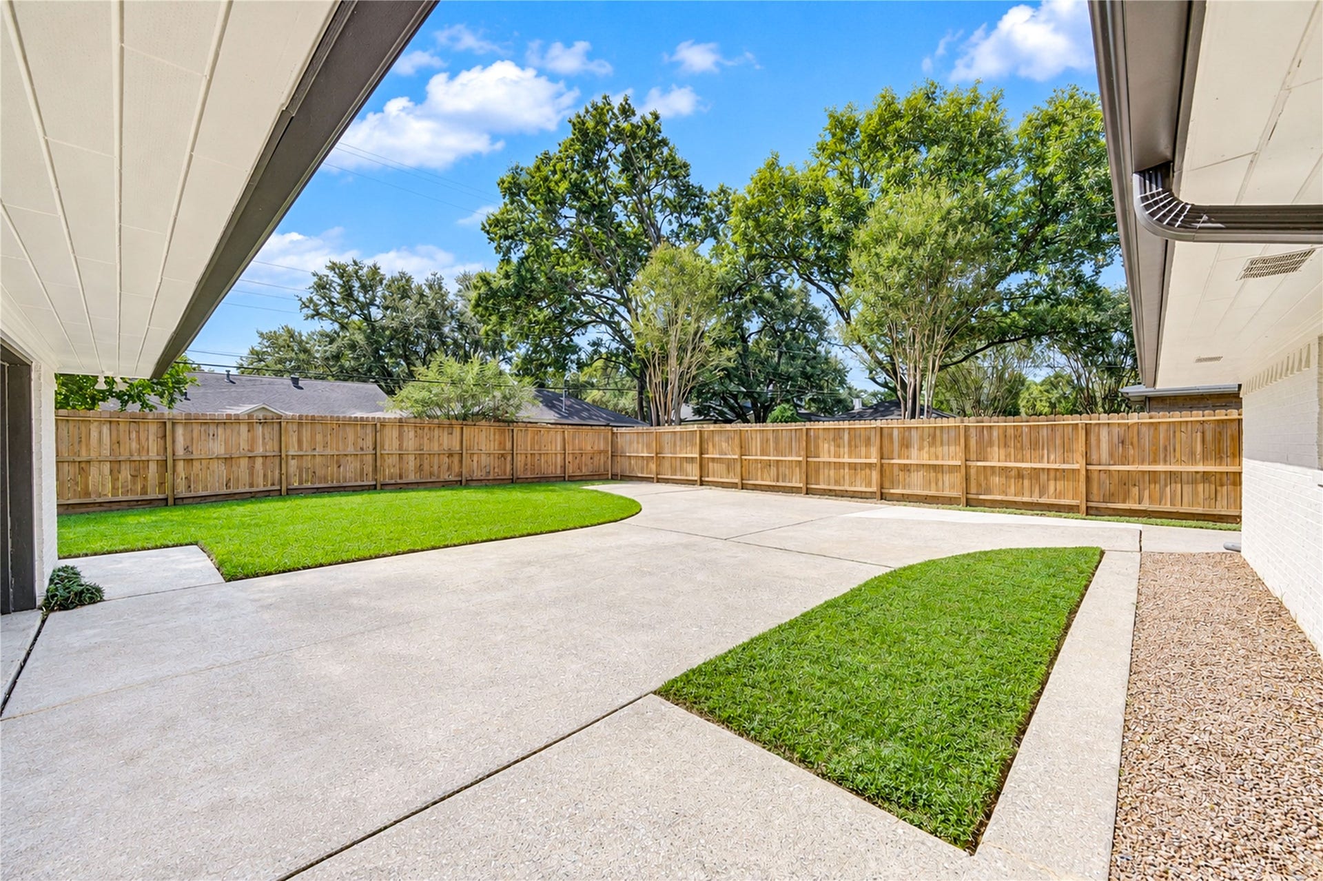 10607 Del Monte Drive, Houston, TX 77042 Enjoy the spacious backyard with an expansive concrete patio, privacy fencing, and plenty of room for outdoor gatherings, grilling, and entertaining.