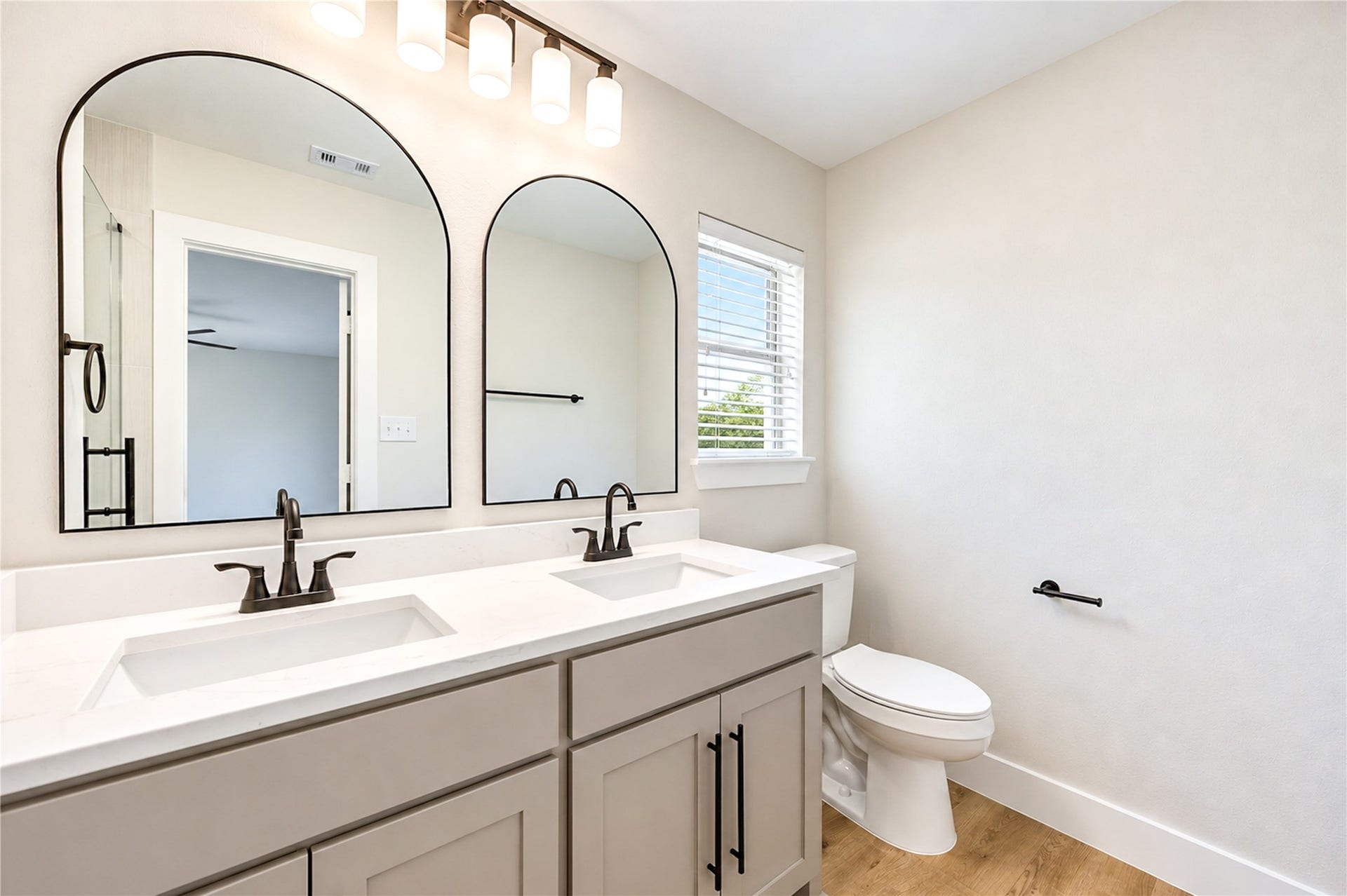 10607 Del Monte Drive, Houston, TX 77042 Completely updated primary bath features new sinks, faucets, toilet, plumbing fixtures, and supply lines, complemented by a spacious dual-sink vanity.
