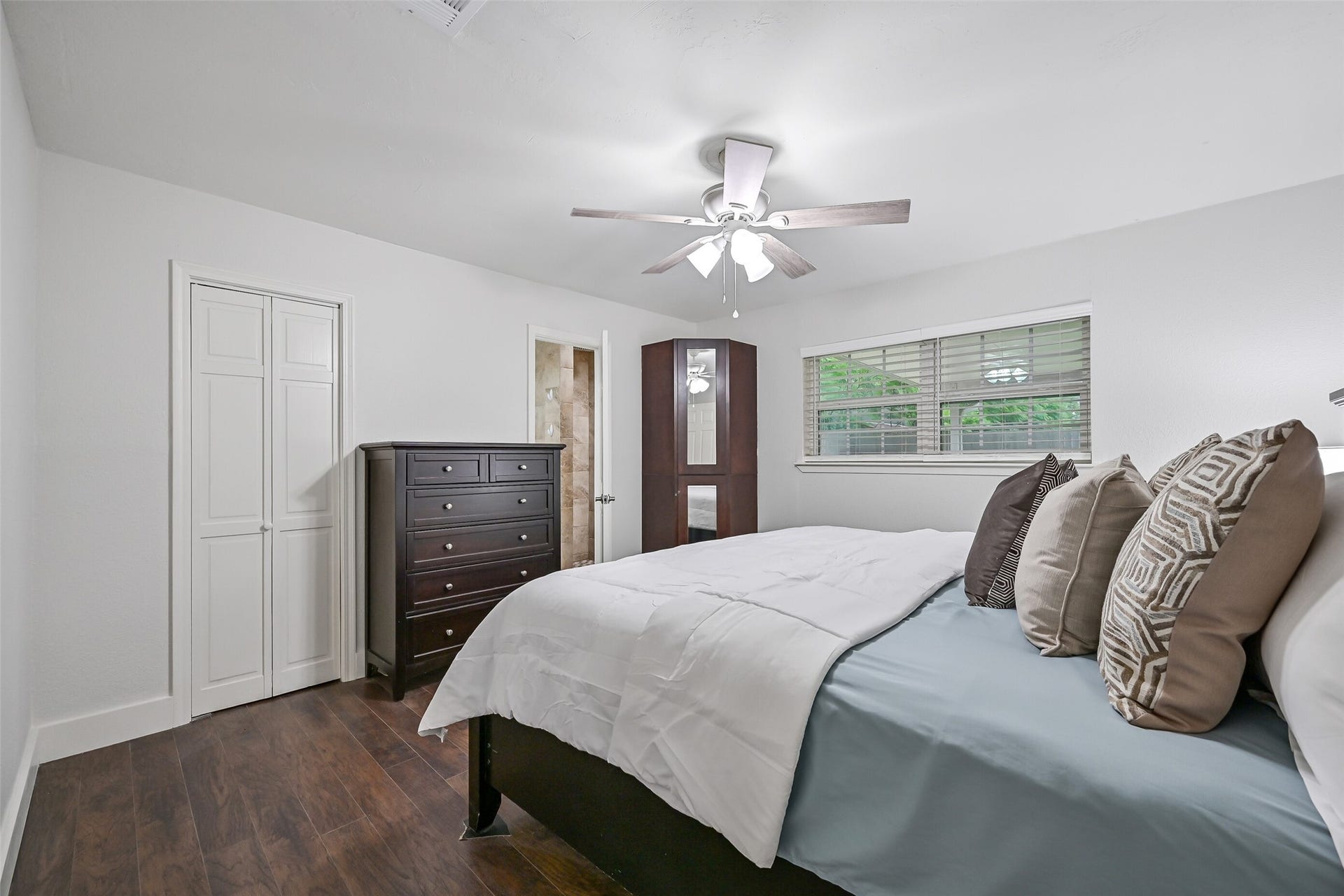 5403 Carmona Lane, Pearland, TX 77584 Privately positioned apart from the secondary bedrooms, the 13' x 13' primary suite features luxury vinyl plank flooring, fresh neutral paint, a lighted ceiling fan & rear-facing window. A walk-in closet provides wardrobe storage, while a built-in corner armoire adds even more storage just outside the en suite bath.