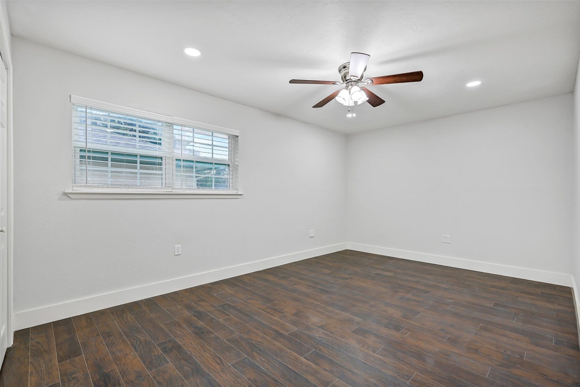 5403 Carmona Lane, Pearland, TX 77584 One of the home's standout surprises is this exceptionally spacious 16' x 11' secondary bedroomlarge enough to accommodate substantial furniture or create a bedroom with its own sitting or study area. LVP flooring, recessed lighting, a lighted ceiling fan & bifold closet complete the room.
