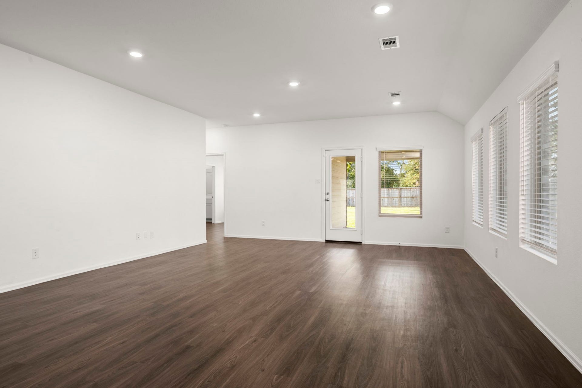 23527 Marble Pass Trace, New Caney, TX 77357 Living Room