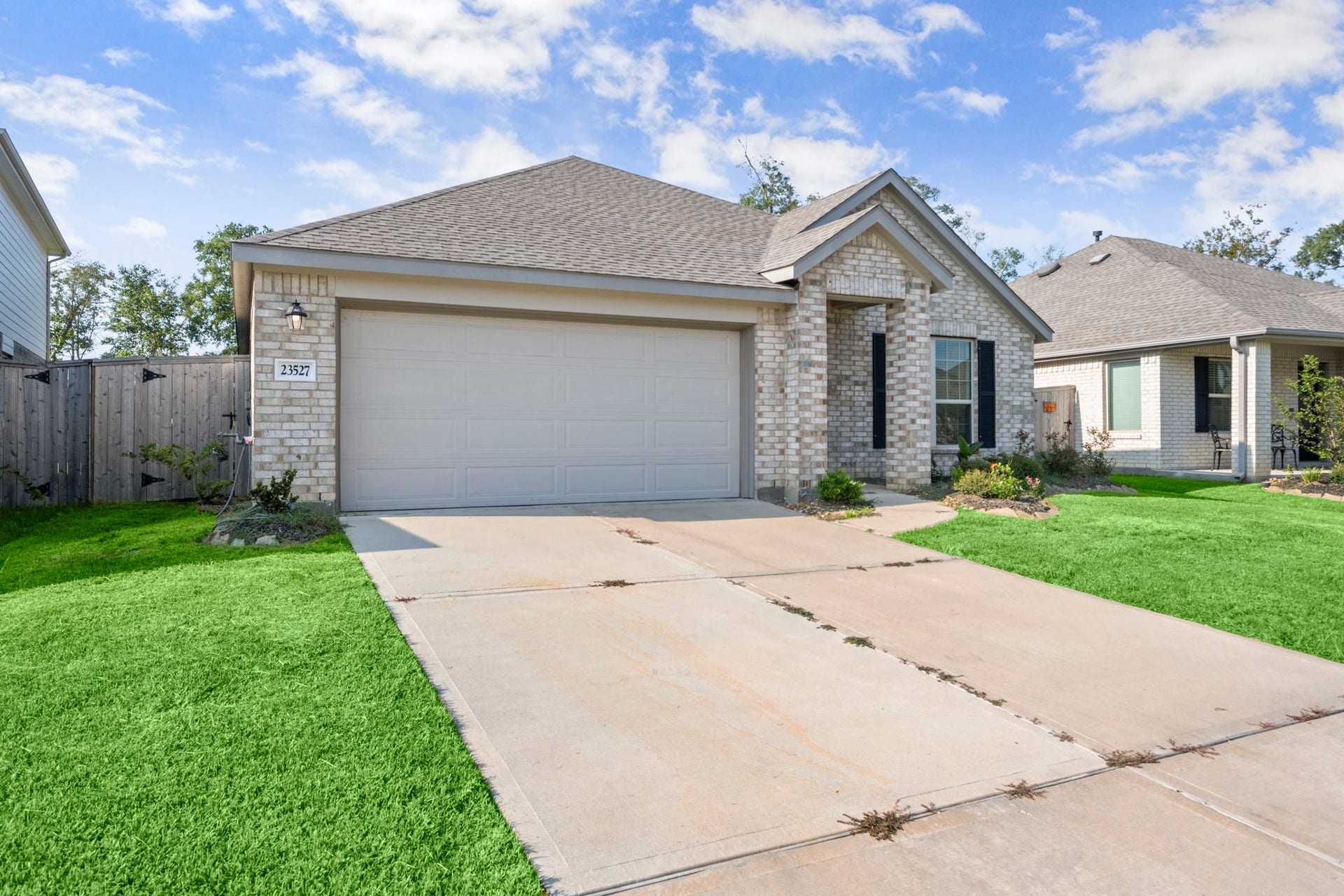 23527 Marble Pass Trace, New Caney, TX 77357 Double car driveway