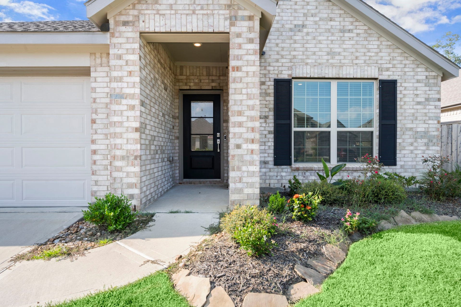 23527 Marble Pass Trace, New Caney, TX 77357 Nice porch and landscaping