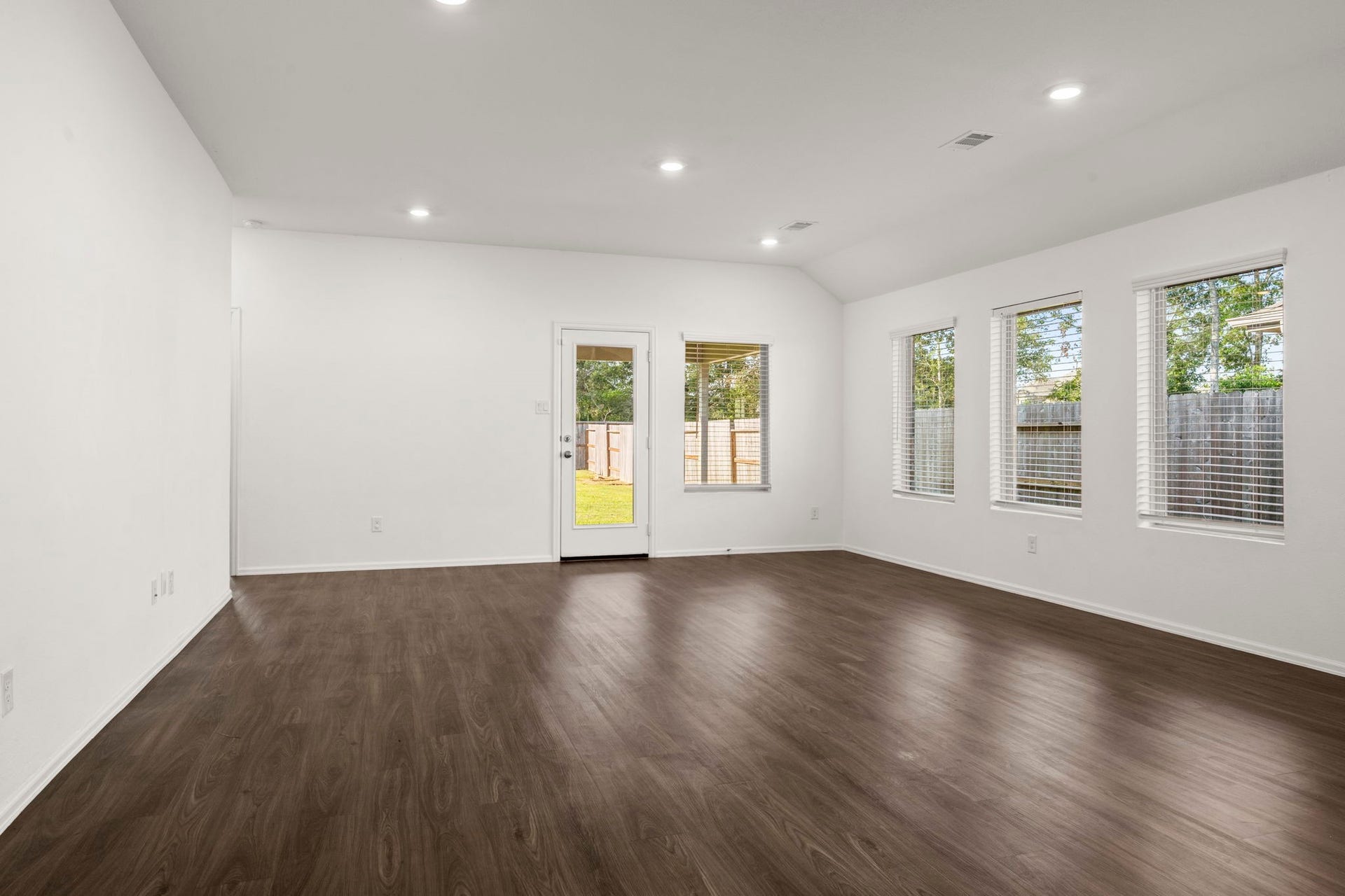 23527 Marble Pass Trace, New Caney, TX 77357 Living Room