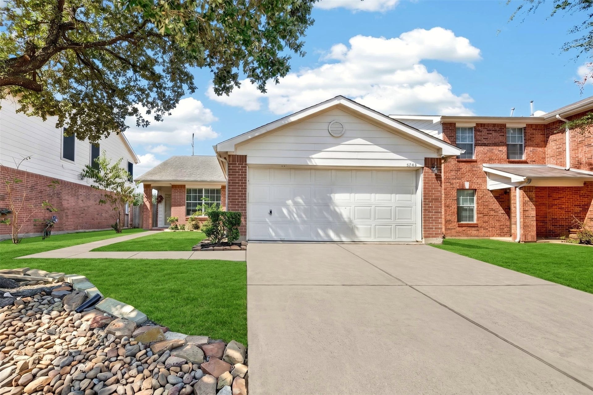 5743 Roehampton Court, Houston, TX 77084 5743 Roehampton Court, Houston, TX 77084