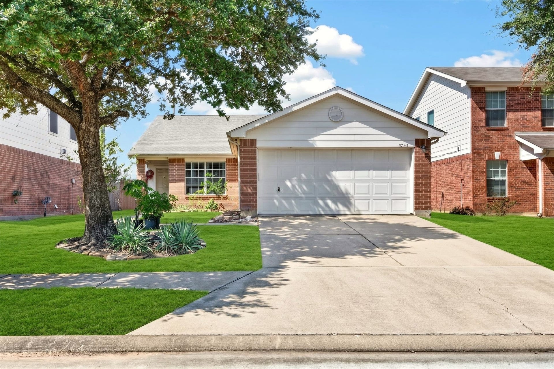 5743 Roehampton Court, Houston, TX 77084 5743 Roehampton Court, Houston, TX 77084