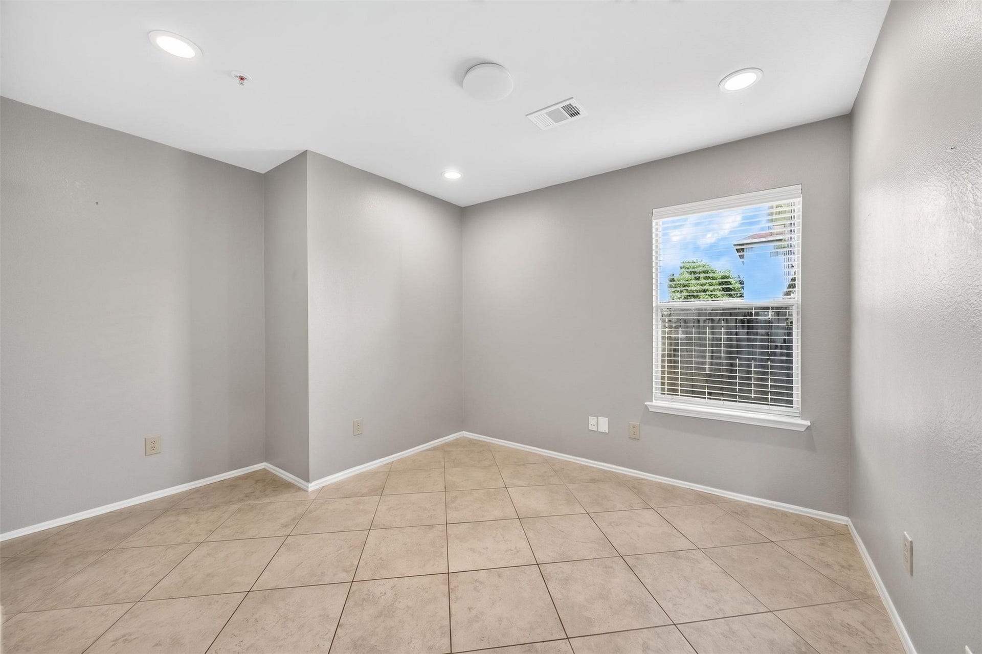 5743 Roehampton Court, Houston, TX 77084 5743 Roehampton Court, Houston, TX 77084