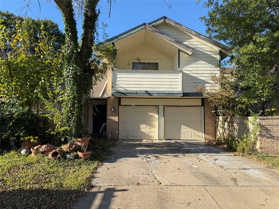 Property photo for 13614 Braeswest Drive, Houston, TX