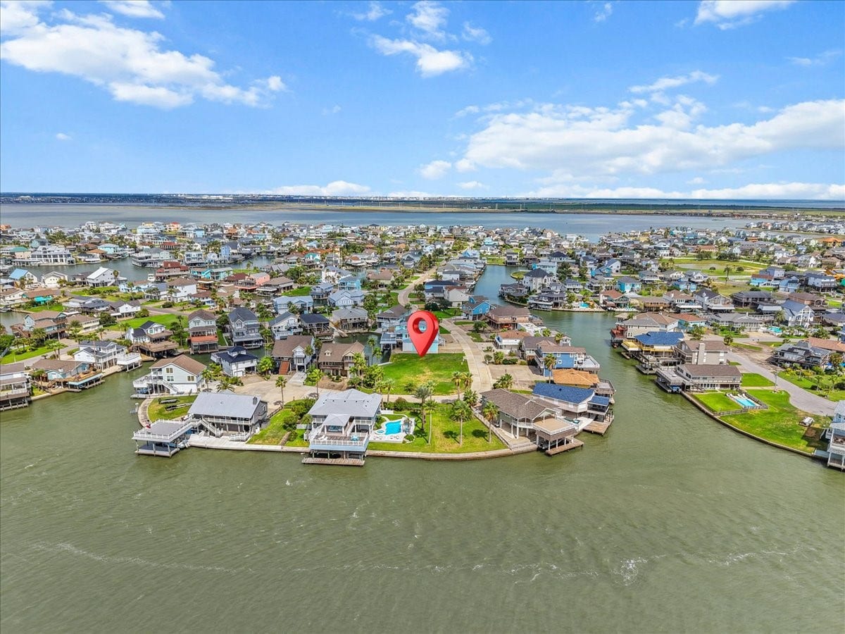 135 Tamana Dr, Tiki Island, TX 77554 135 Tamana Dr, Tiki Island, TX 77554