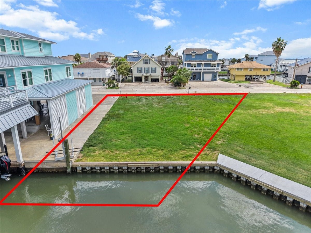 135 Tamana Dr, Tiki Island, TX 77554 Red line is estimated buyer must confirm