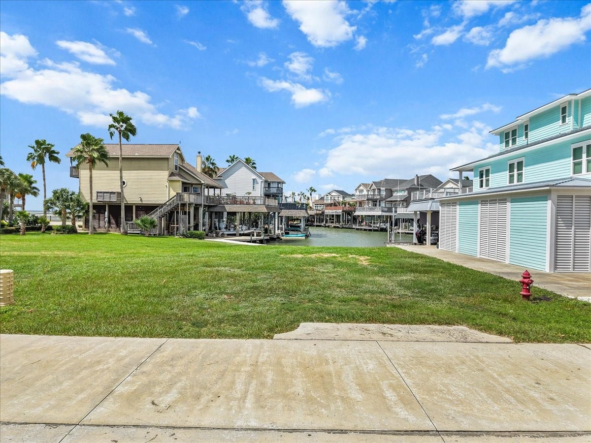 135 Tamana Dr, Tiki Island, TX 77554 135 Tamana Dr, Tiki Island, TX 77554