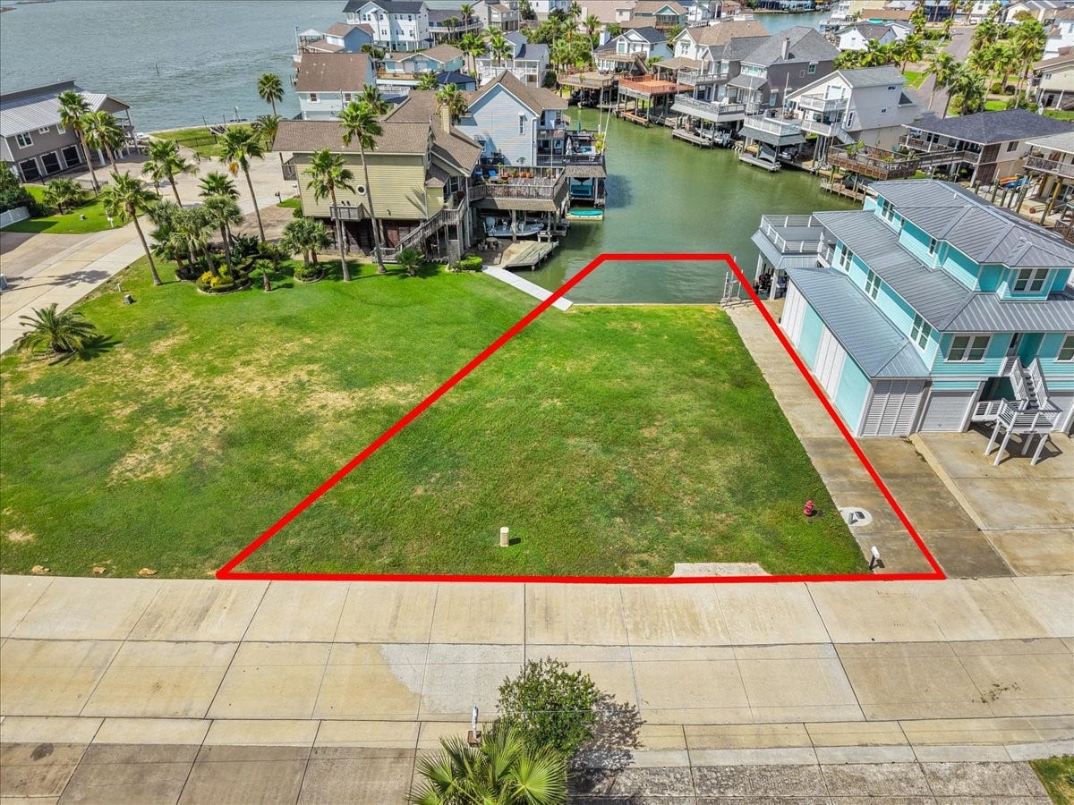 135 Tamana Dr, Tiki Island, TX 77554 Red line is estimated buyer must confirm