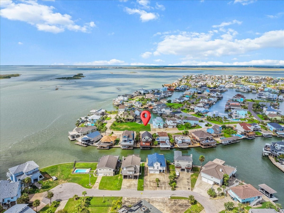 135 Tamana Dr, Tiki Island, TX 77554 135 Tamana Dr, Tiki Island, TX 77554