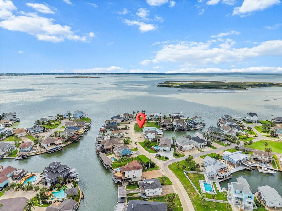 135 Tamana Dr, Tiki Island, TX 77554 135 Tamana Dr, Tiki Island, TX 77554