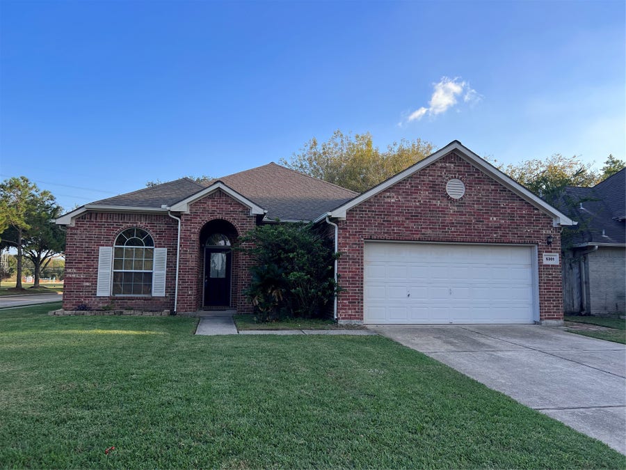 Property photo for 5301 Carefree Drive, League City, TX
