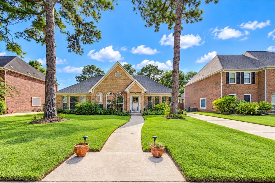 Property photo for 7303 Starbridge Drive, Houston, TX
