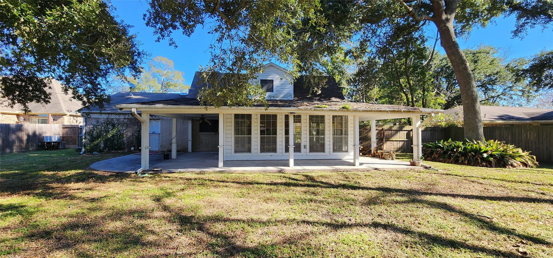 5312 Palm Drive, Dickinson, TX 77539 5312 Palm Drive, Dickinson, TX 77539