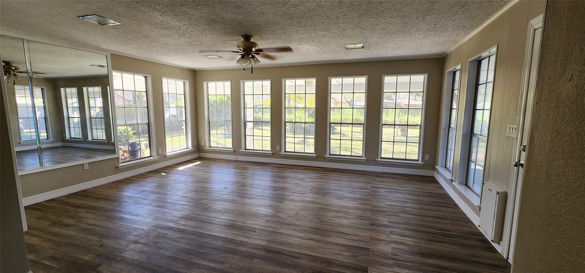 5312 Palm Drive, Dickinson, TX 77539 5312 Palm Drive, Dickinson, TX 77539