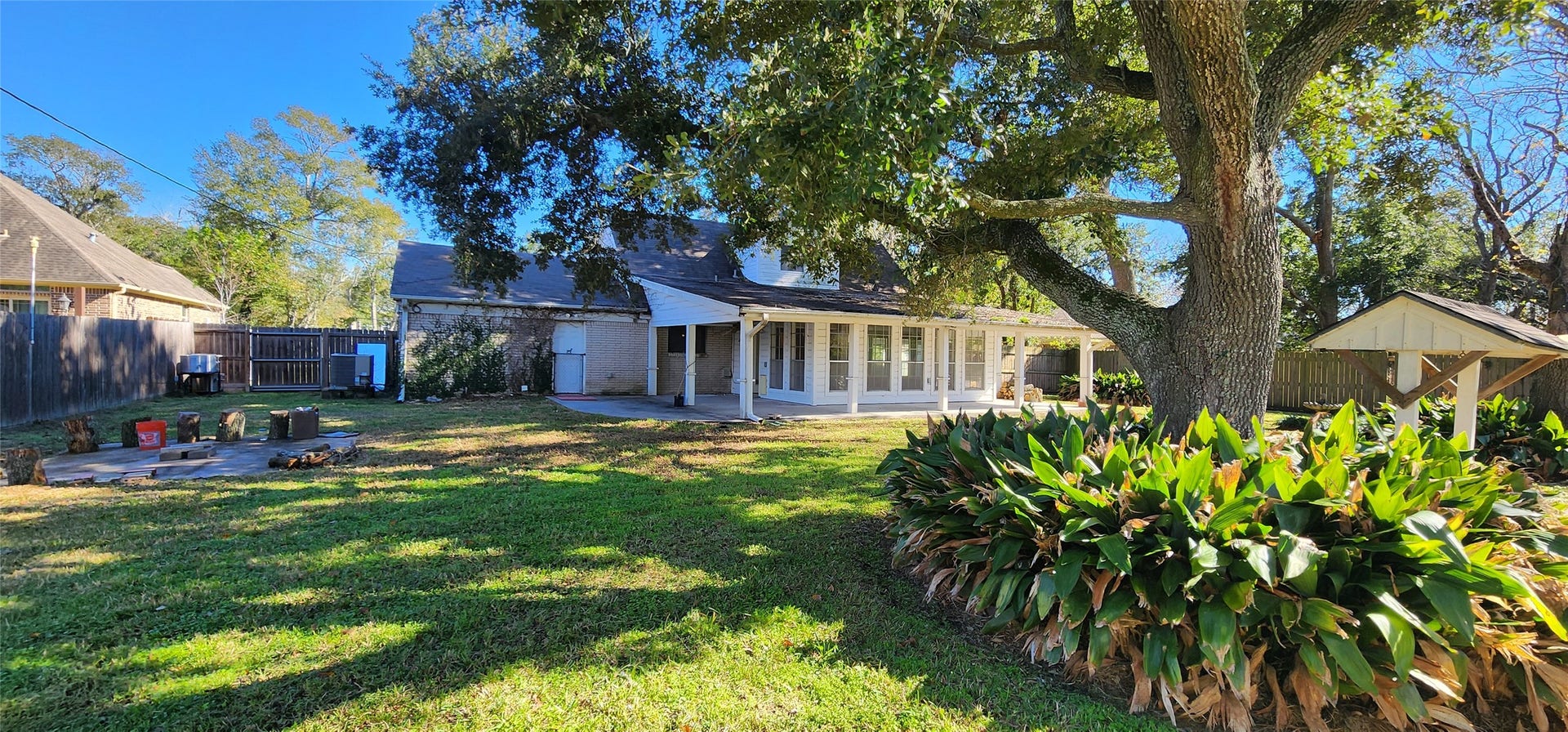 5312 Palm Drive, Dickinson, TX 77539 5312 Palm Drive, Dickinson, TX 77539