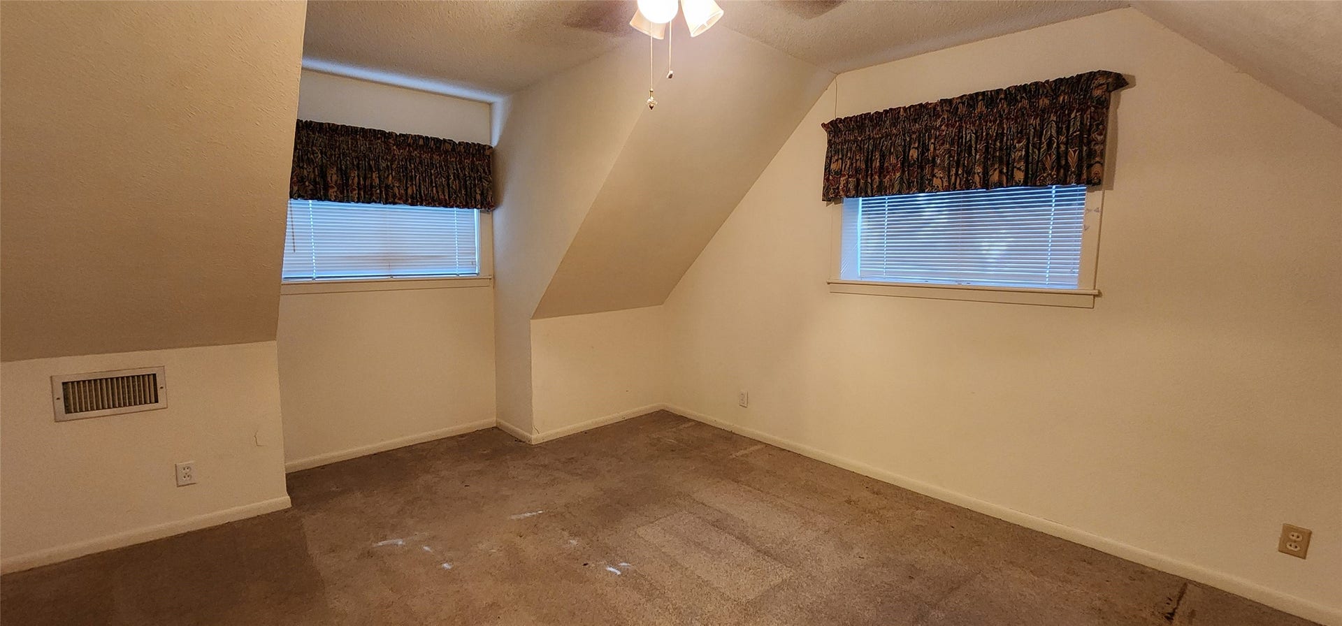 5312 Palm Drive, Dickinson, TX 77539 5312 Palm Drive, Dickinson, TX 77539