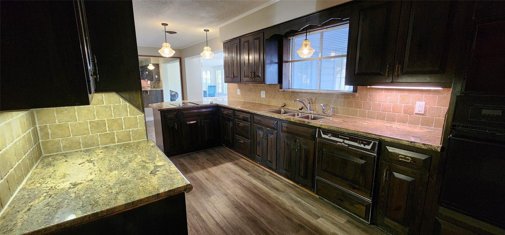 5312 Palm Drive, Dickinson, TX 77539 5312 Palm Drive, Dickinson, TX 77539