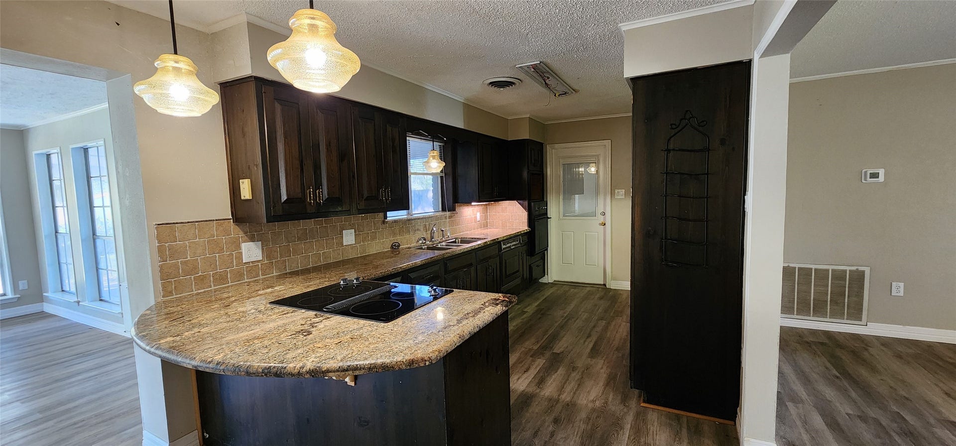 5312 Palm Drive, Dickinson, TX 77539 5312 Palm Drive, Dickinson, TX 77539