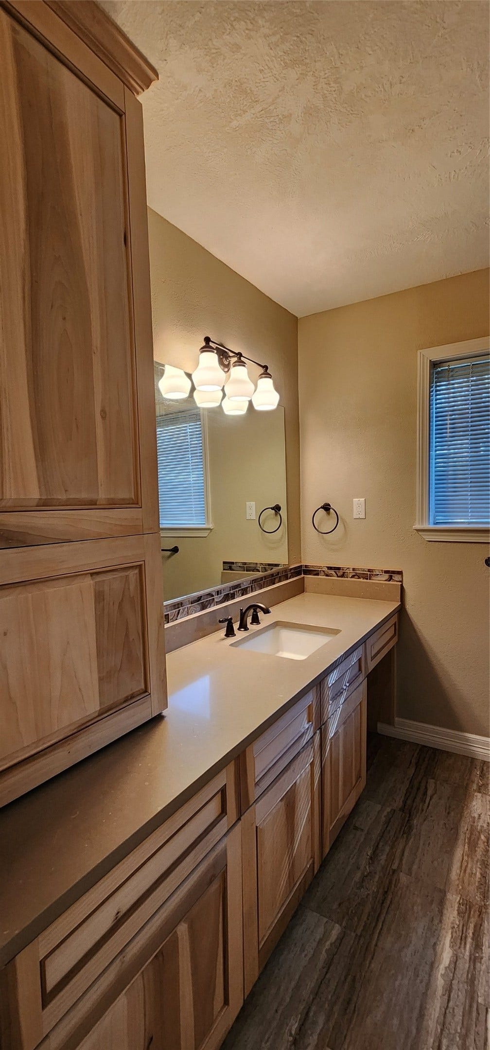 5312 Palm Drive, Dickinson, TX 77539 5312 Palm Drive, Dickinson, TX 77539