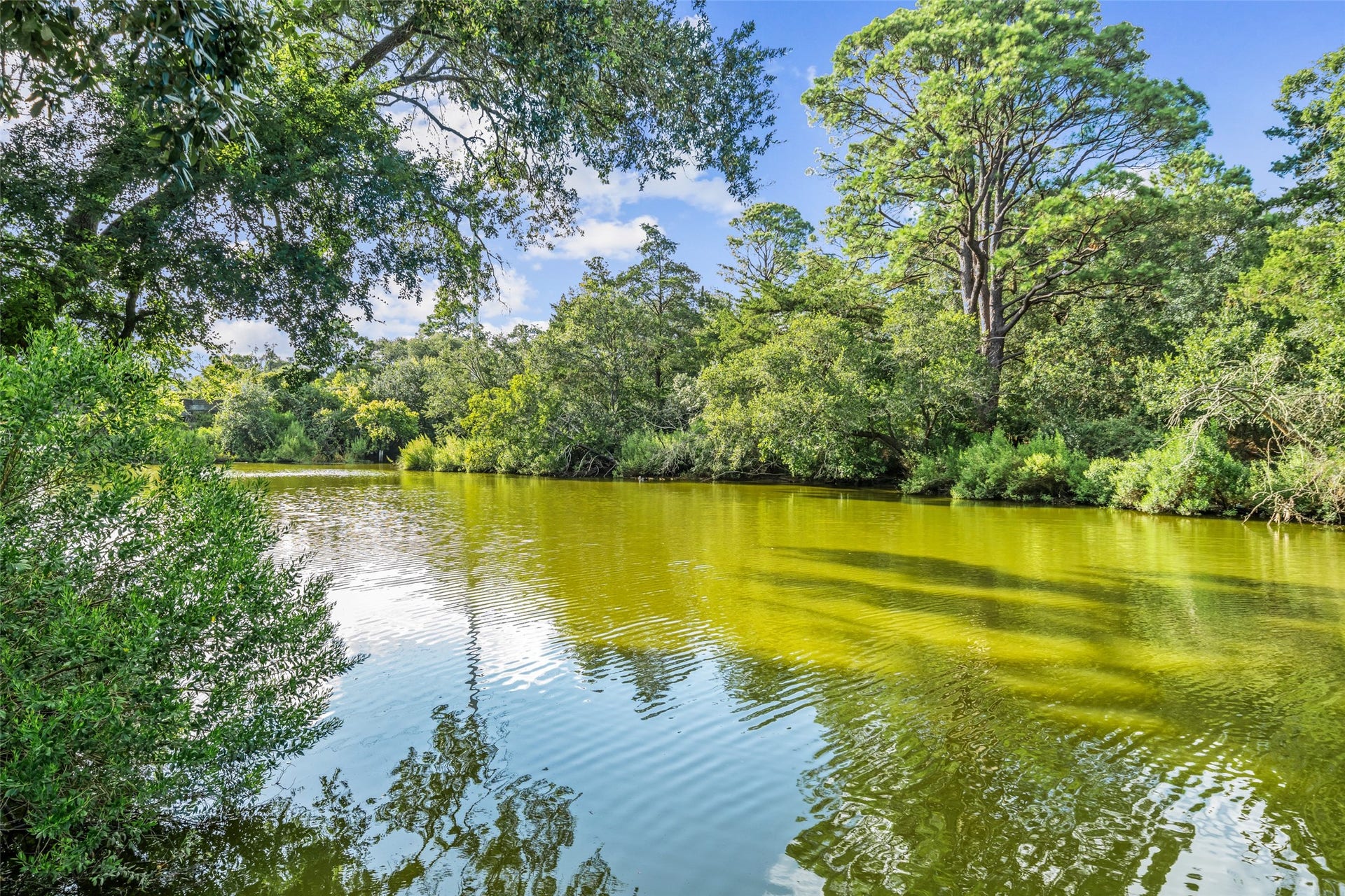 7714 Pecanwood Street, Hitchcock, TX 77563 Well-maintained property with gorgeous views!