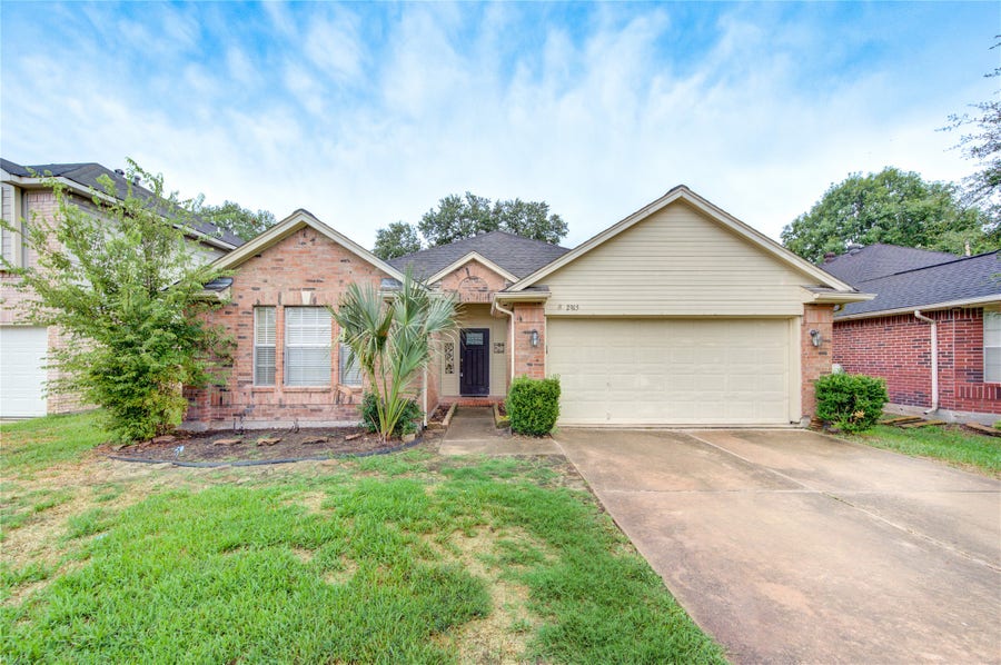 Property photo for 2915 Blue Mist Drive, Sugar Land, TX