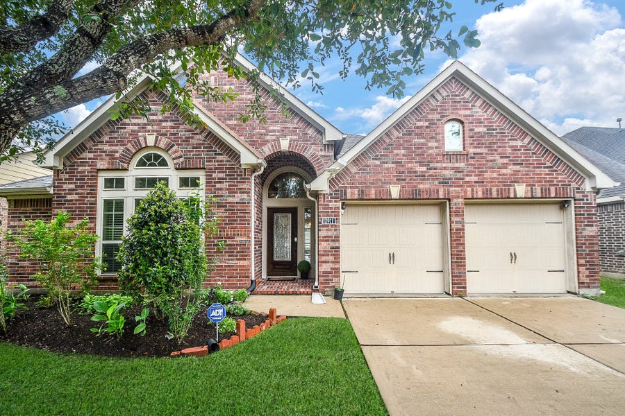 Property photo for 2911 Village Brook Lane, Pearland, TX