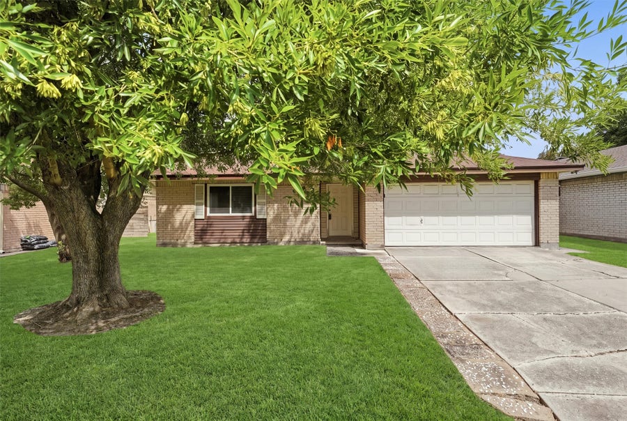 Property photo for 2042 Bridge Cross Lane, Houston, TX