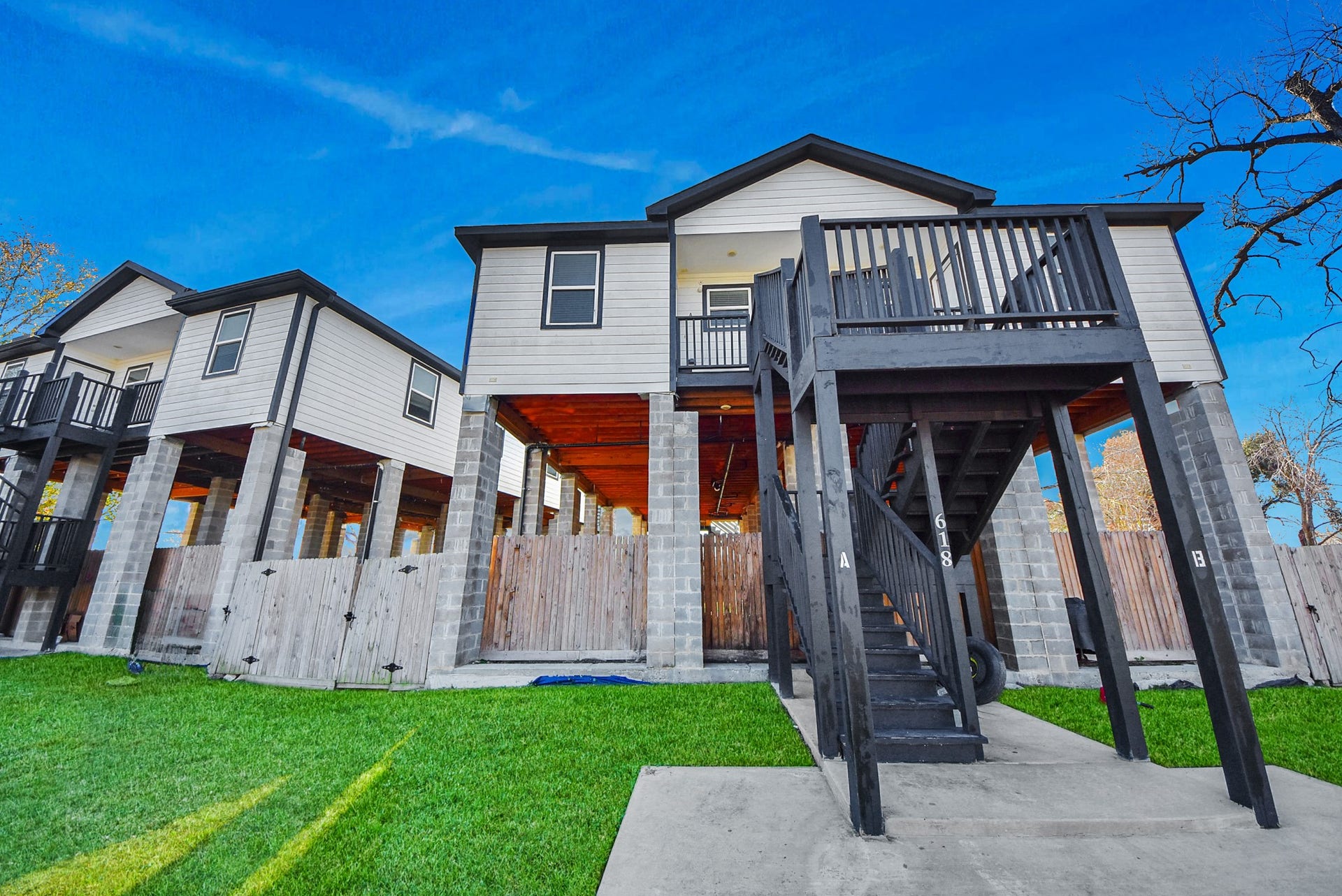 618 Maple Way, #A/B, Houston, TX 77015 618 Maple Way, #A/B, Houston, TX 77015